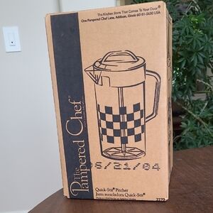 The Pampered Chef Quick-Stir Pitcher (Brand New)